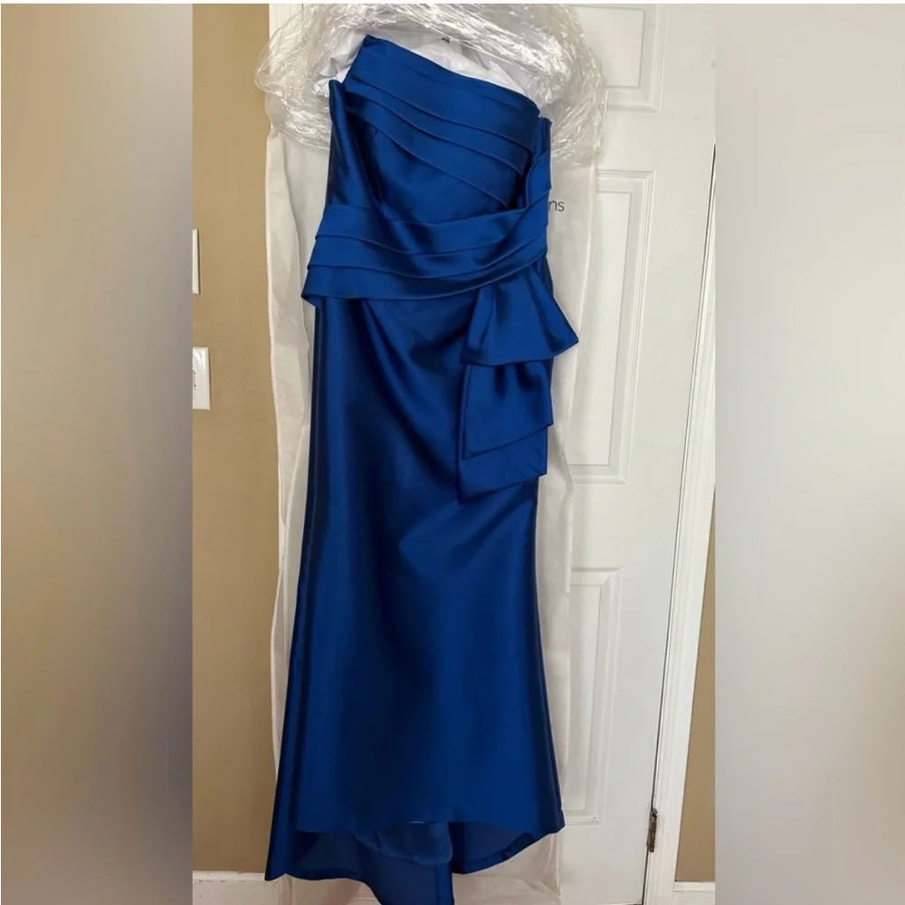 Stunning Frascara Evening Gown. All details of size are in attached photos - Picture 9 of 16